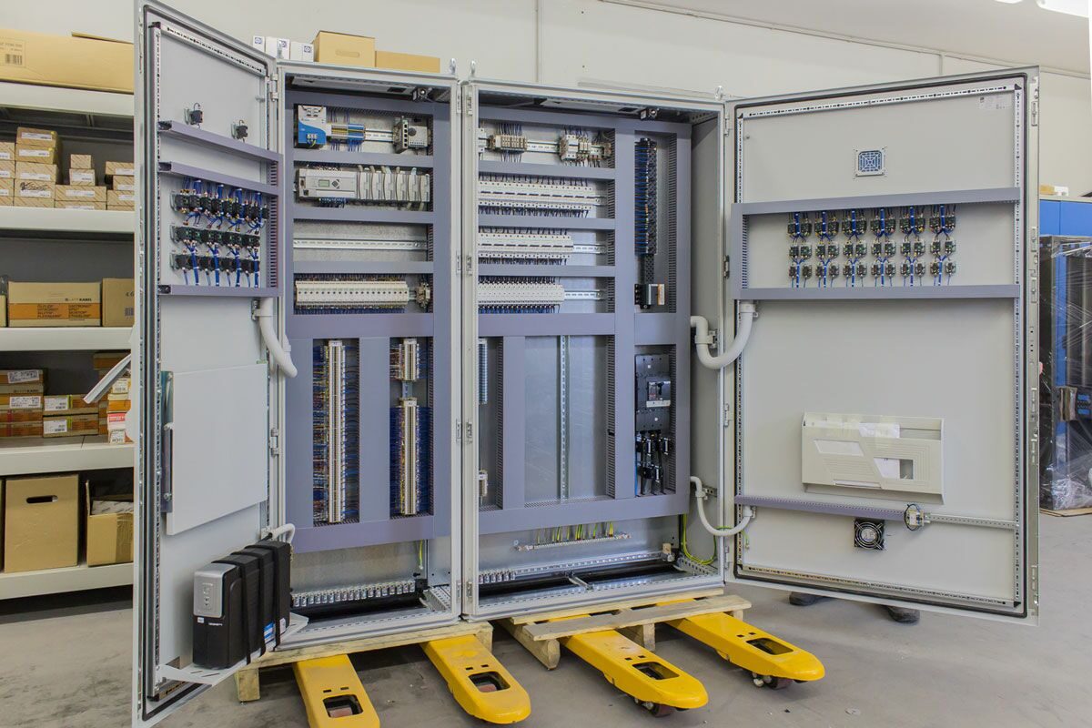 Шкаф технопарк. Шкаф АСУ ТП Siemens. Шкаф Yokogawa АСУ ТП. КШ АСУТП ВНК-800 шкаф управления. Промавтоматика проектирование шкаф КИПИА.